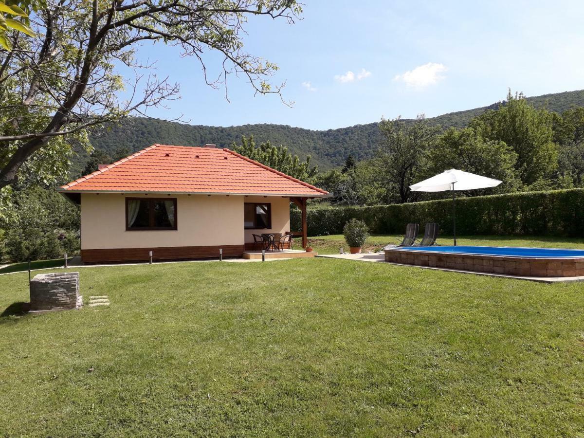 Cseresznyevirag Vendeghazak Kovagoszolos 外观 照片
